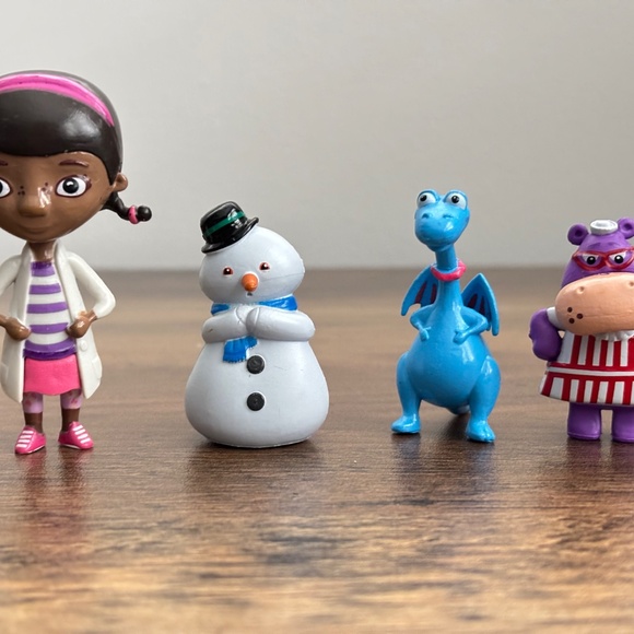 DISNEY Jr Toy Figures DOC MCSTUFFINS Stuffy Chilly Hallie SET of 4 Cake Toppers - Picture 2 of 10